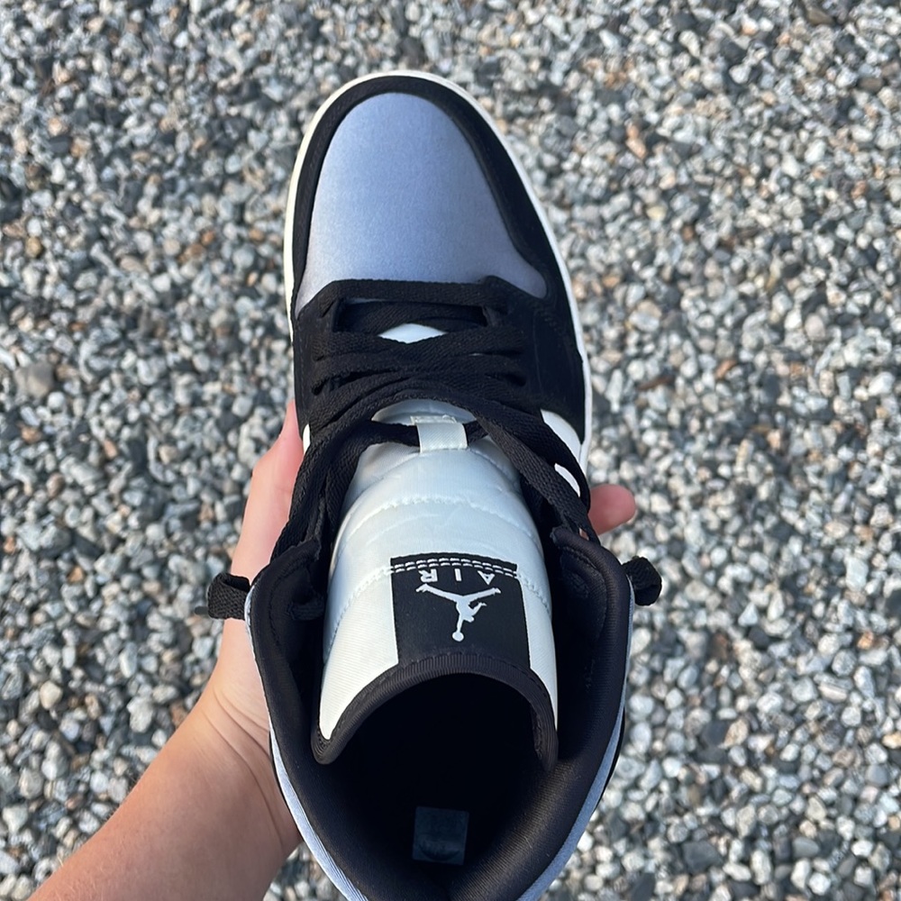 Jordan 1 Mids Satin Grey - Picture 3 of 4